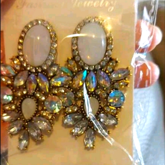 Beautiful earrings - Picture 2 of 2